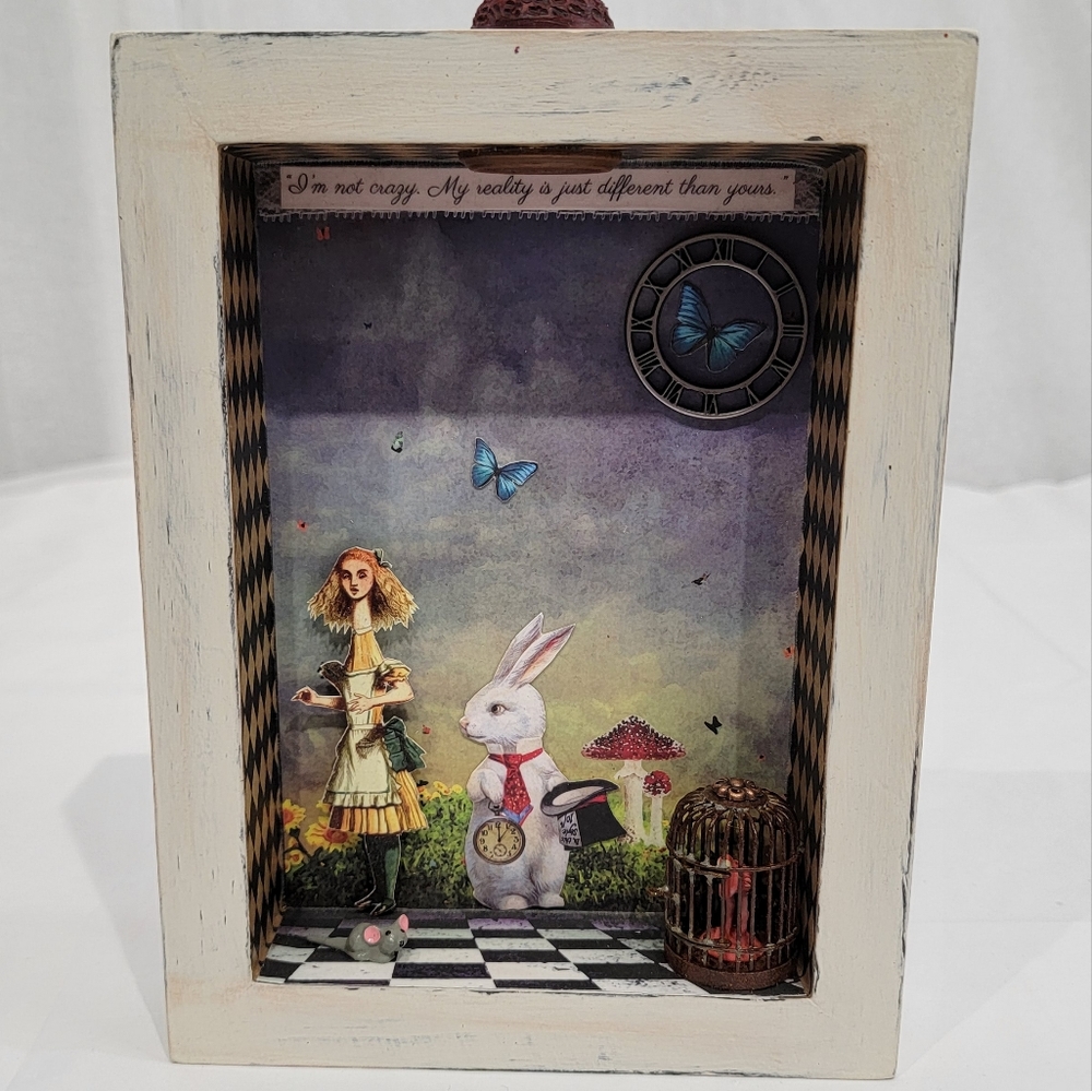 ALICE IN WONDERLAND SHADOW BOX